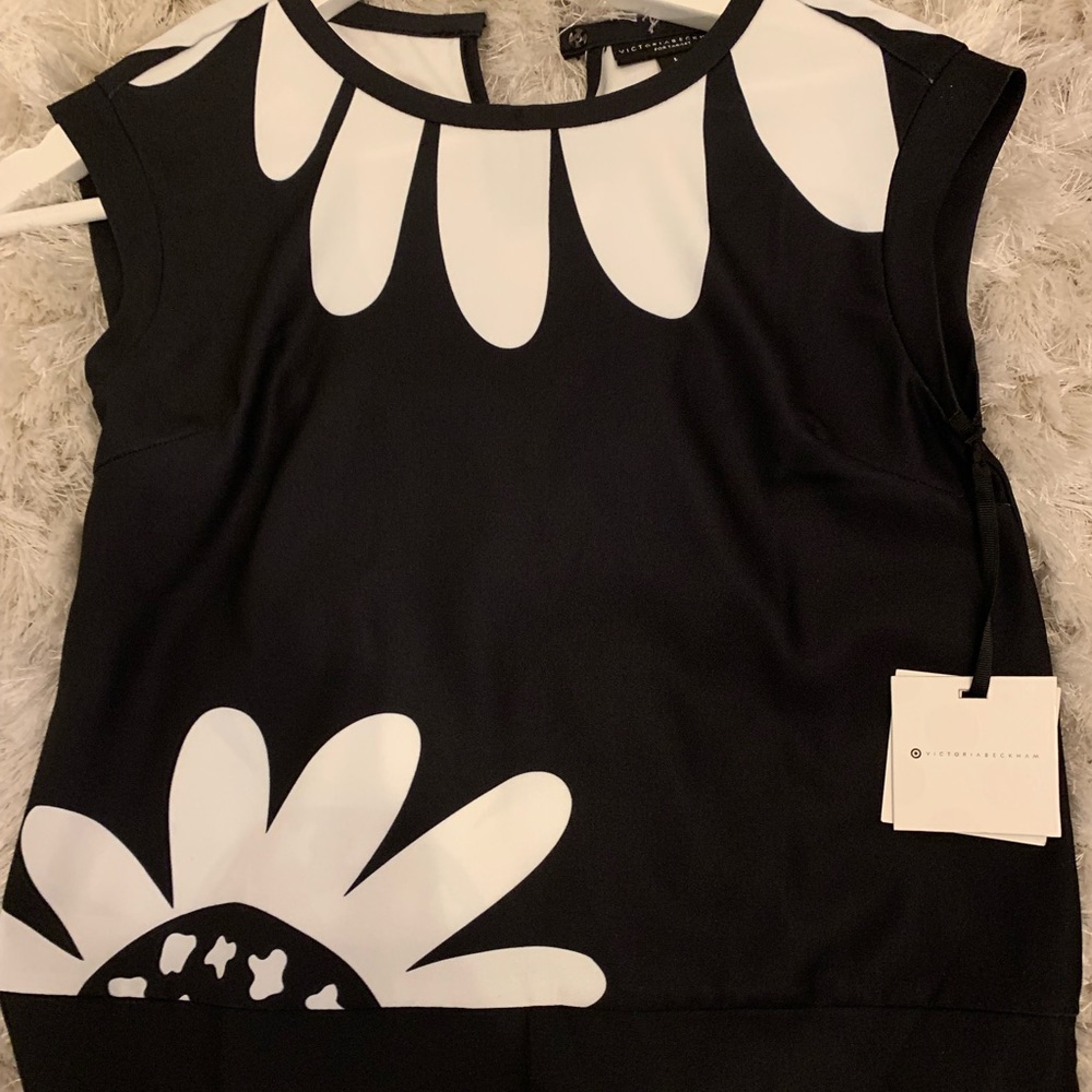 Short sleeve blouse, crop top.